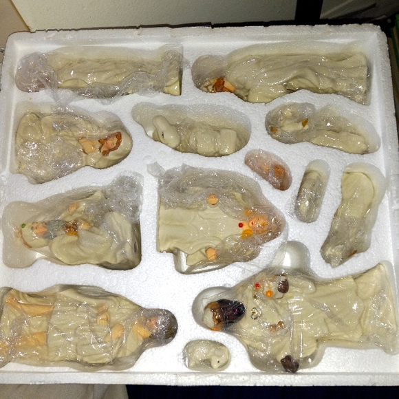 Vintage Home For The Holidays Porcelain Nativity Set of 11 Figures - Picture 4 of 6